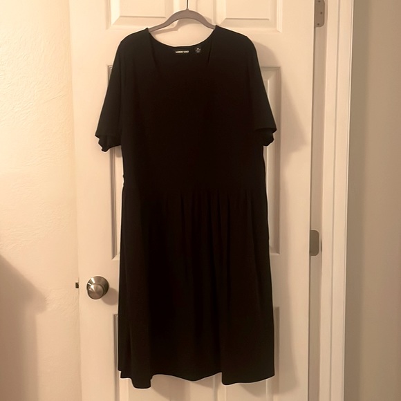 Black short-sleeved knit dress. - Picture 1 of 3